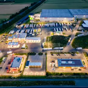 Autohof aus der Luft